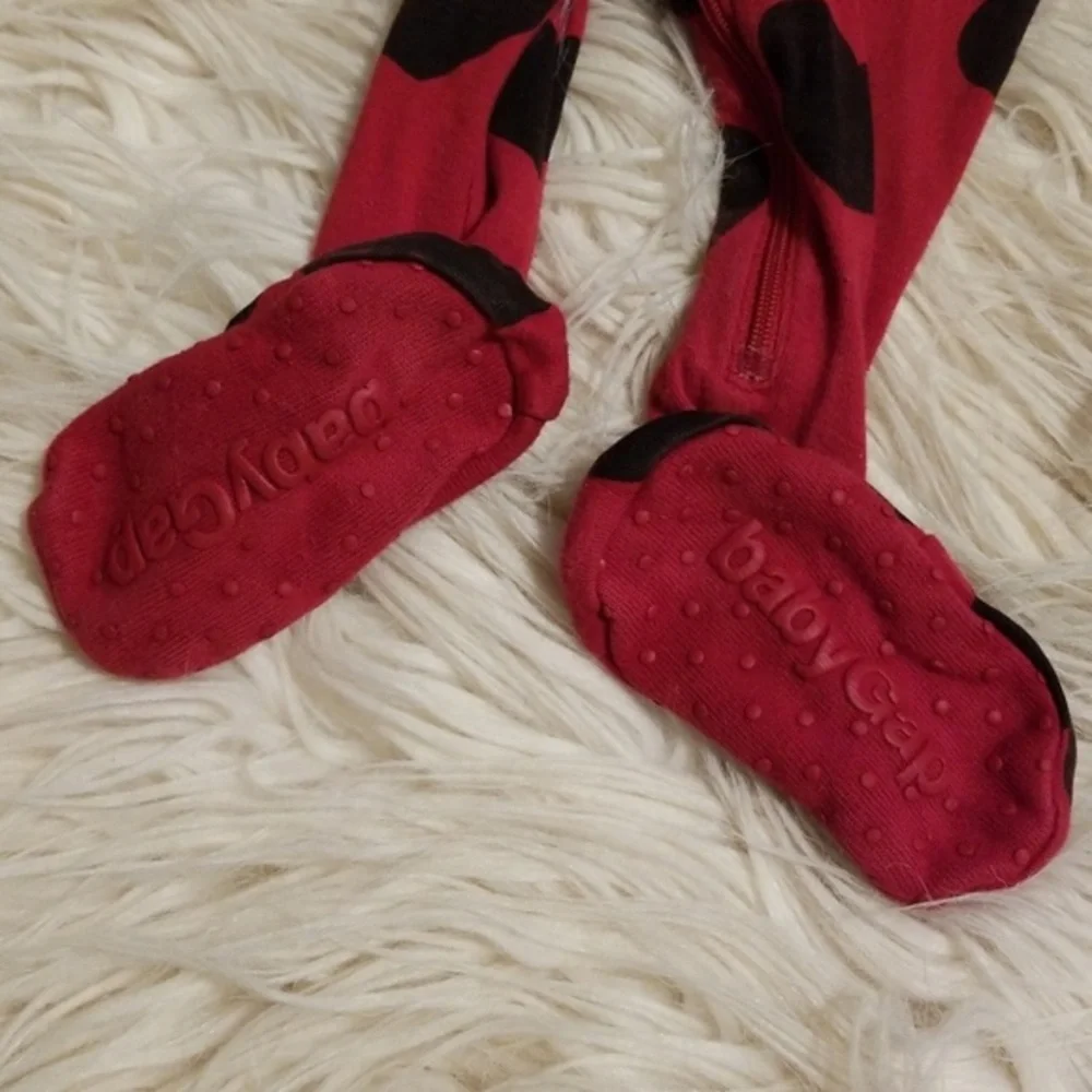 Red with‎ black hearts footie jammies